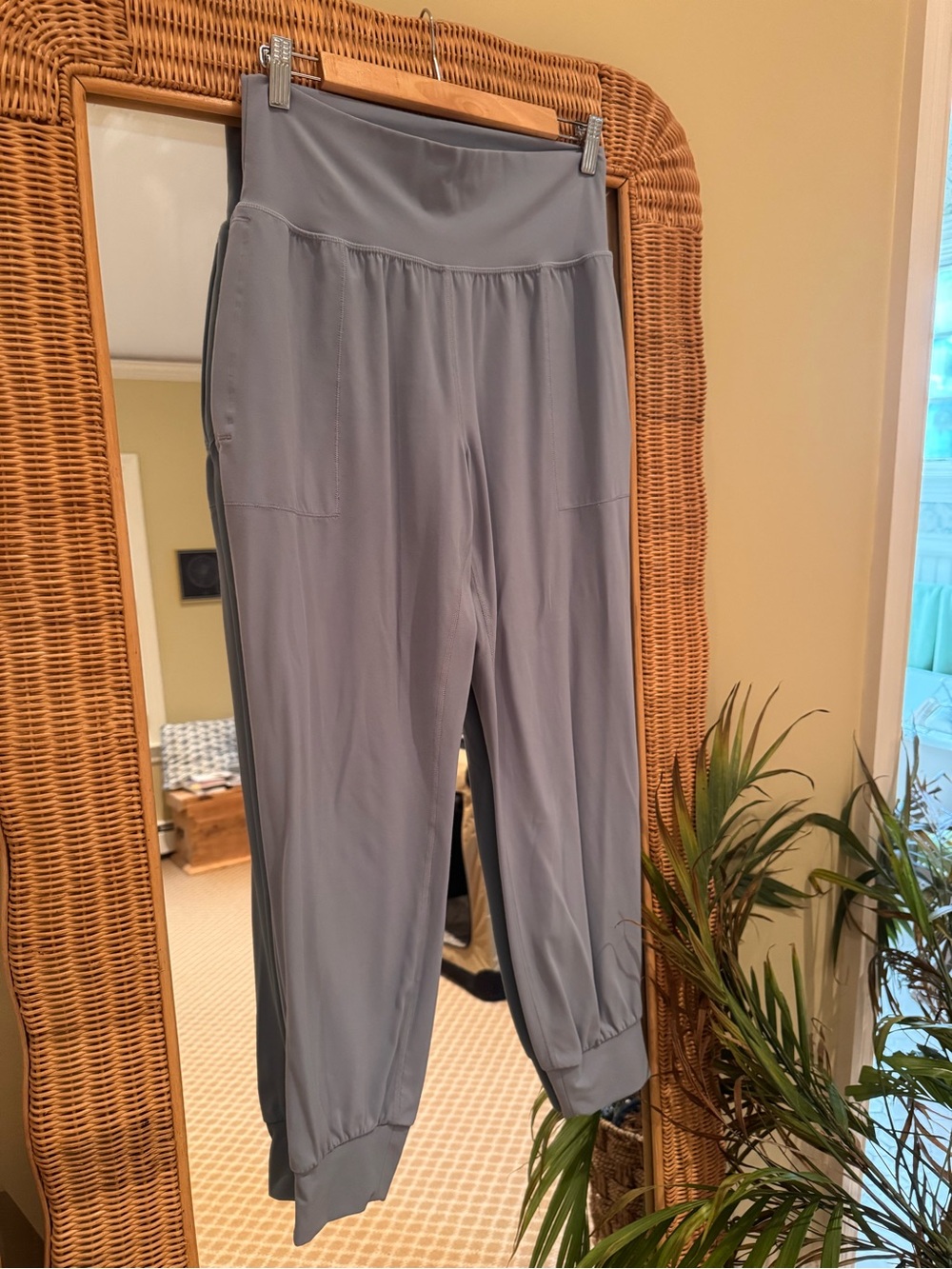 Athleta Saluation Jogger in Blue Star - women’s M